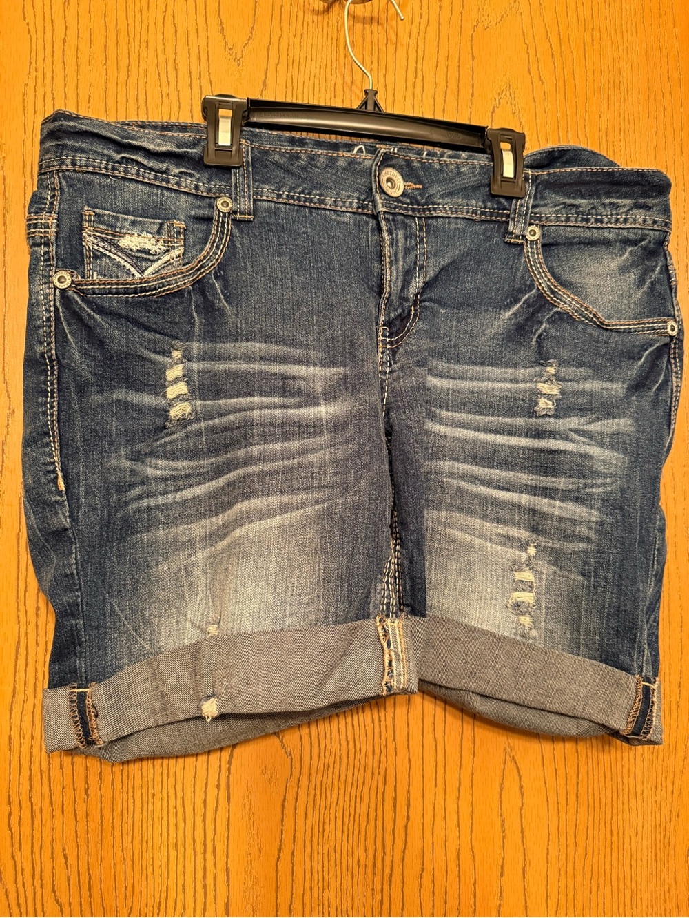 Amethyst Jean shorts sizes 14 medium wash with distressing on the front.